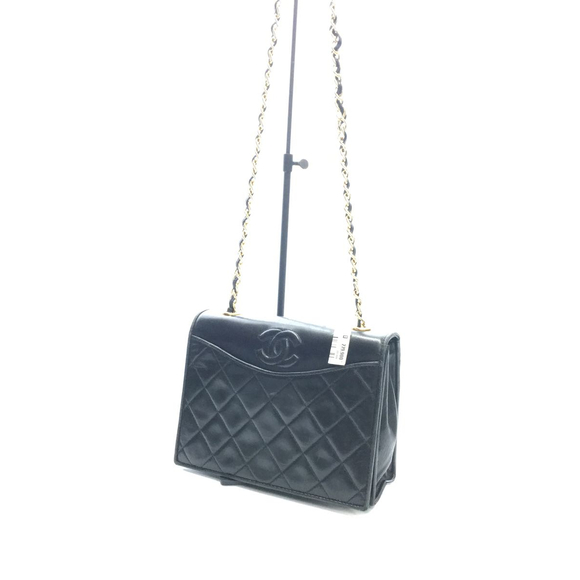 Chanel Leather Chain Shoulder Bag - Picture 2 of 6